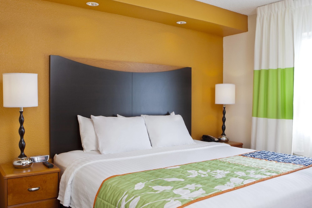 Room, 2 Queen Beds (Mobility/Hearing Accessible, Tub) photo 2