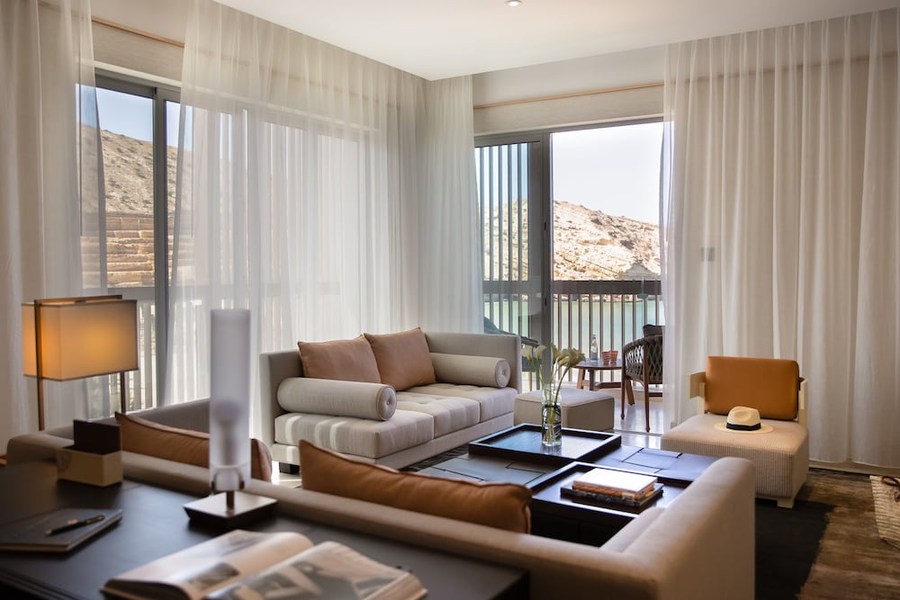 One Bedroom Panoramic Suite - Photo 6