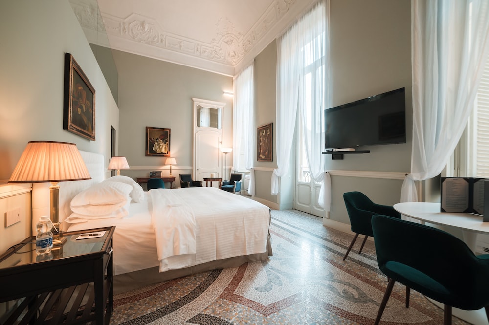 Luxury King Room photo 2