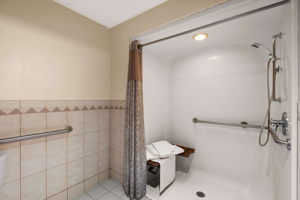 Best Western Northwoods Lodge, Photo 2