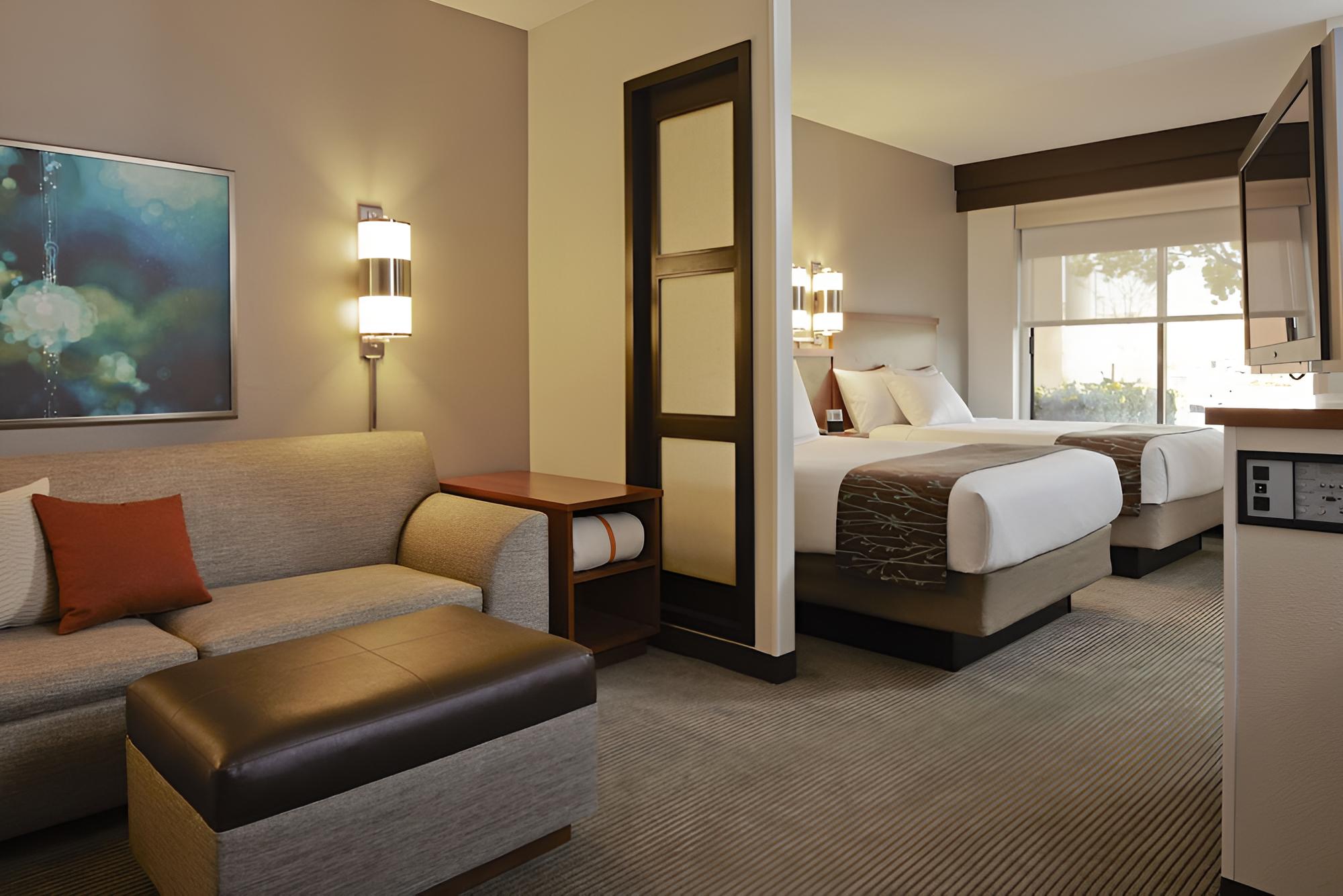Room, Accessible (2 Queen & 1 Sofa Bed With Shower)