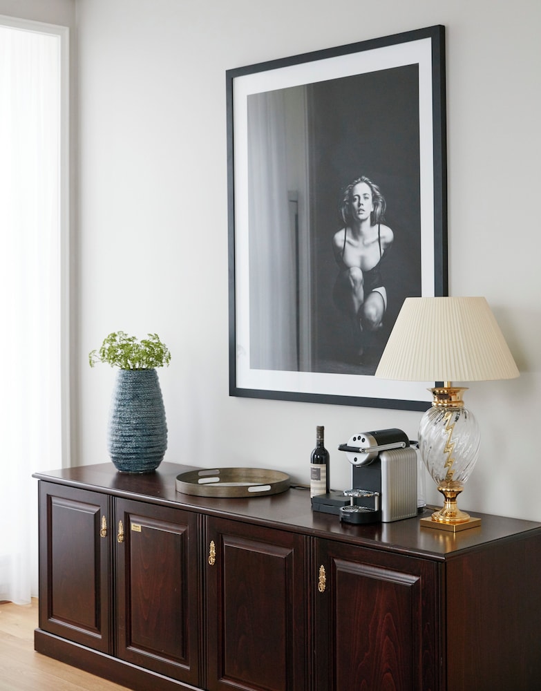 Suite - Photo 16