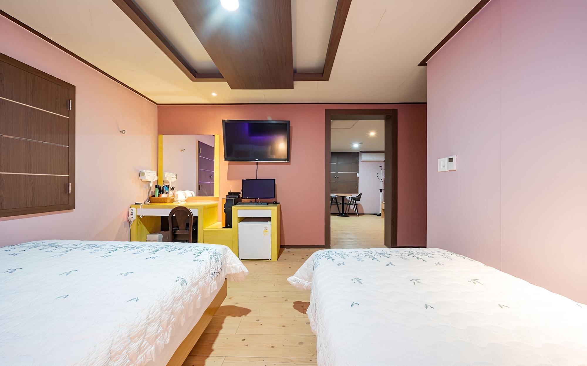 Room (Special room family (two rooms Netfli) - Photo 1