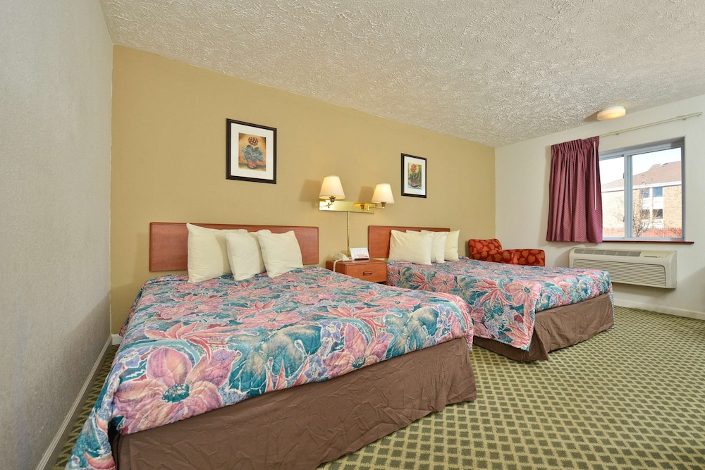 Room, 2 Queen Beds, Non Smoking photo 1