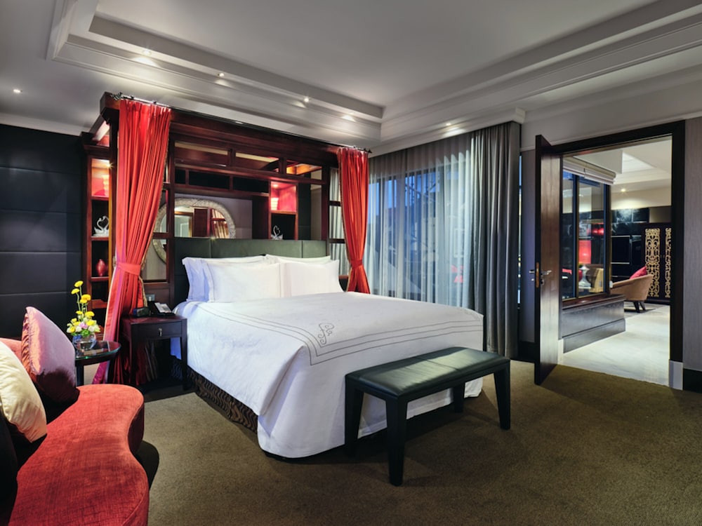 Club Suite, 1 King Bed, Terrace