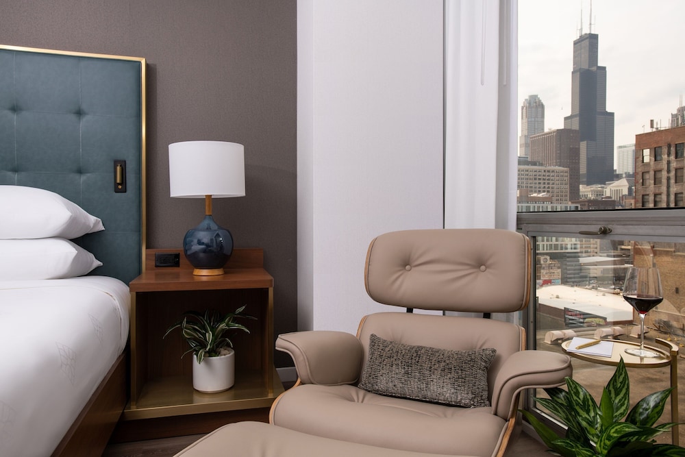 Deluxe Room, 1 King Bed (Hearing Accessible)