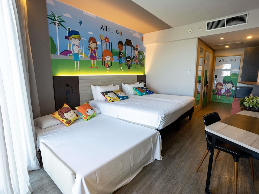 Superior Room, 1 King Bed photo 2
