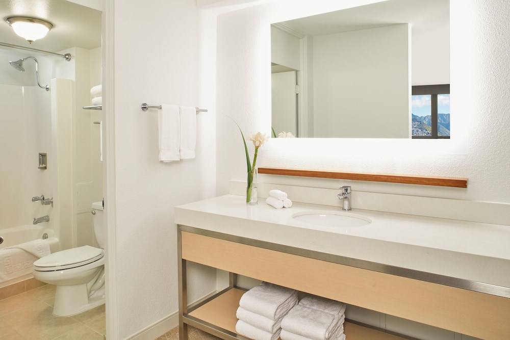 Grand Twin Room (Leahi Jr.)