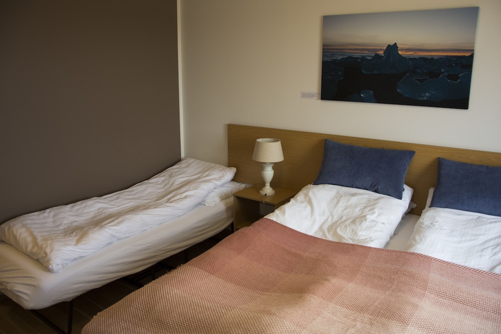 Economy Triple Room photo 2
