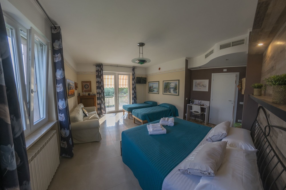 Quadruple Room, Balcony (Lazise) photo 2