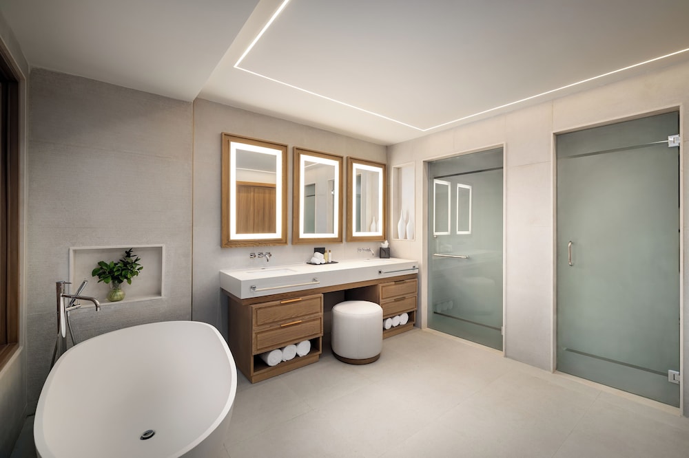 Preferred Club Master Suite Ocean Front King