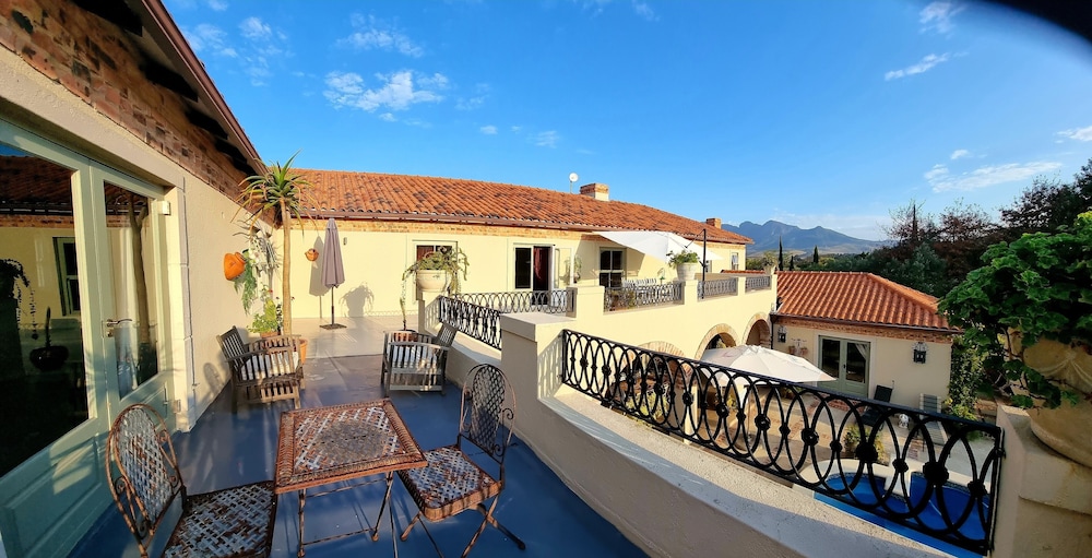 Honeymoon Suite, Pool View photo 1