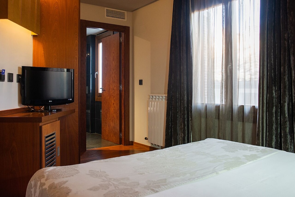 Double Room Single Use - Photo 4