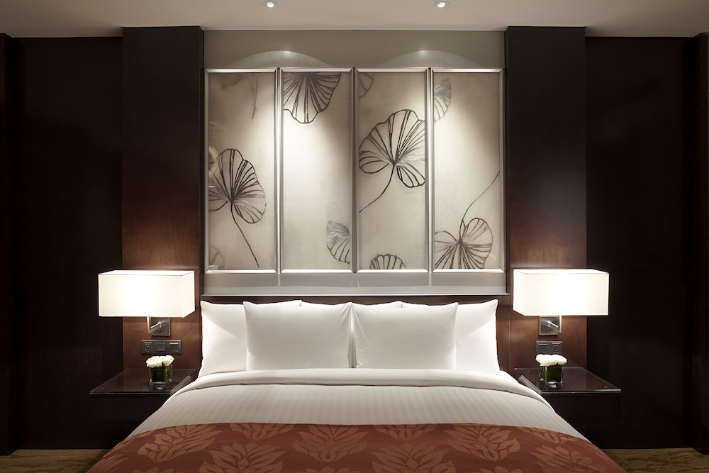 Premier Suite, 1 King Bed, City View - Photo 2