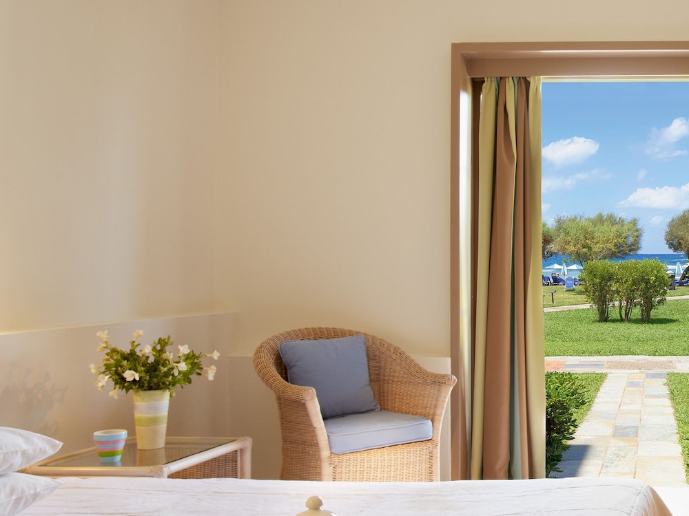 Family Room, Sea View thumbnail 5