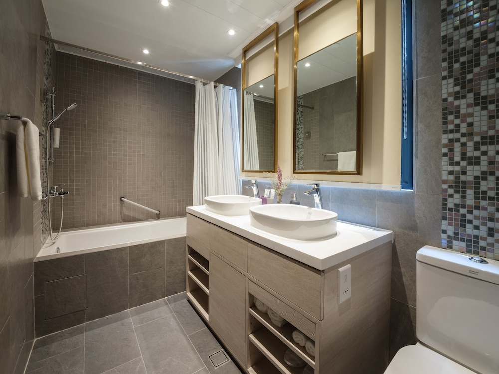 Business Suite photo 3