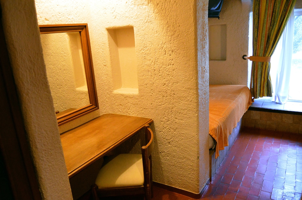 Standard Room - Photo 11