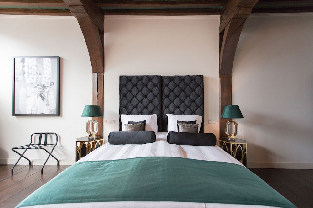 Superior Suite, 1 King Bed, Terrace, City View