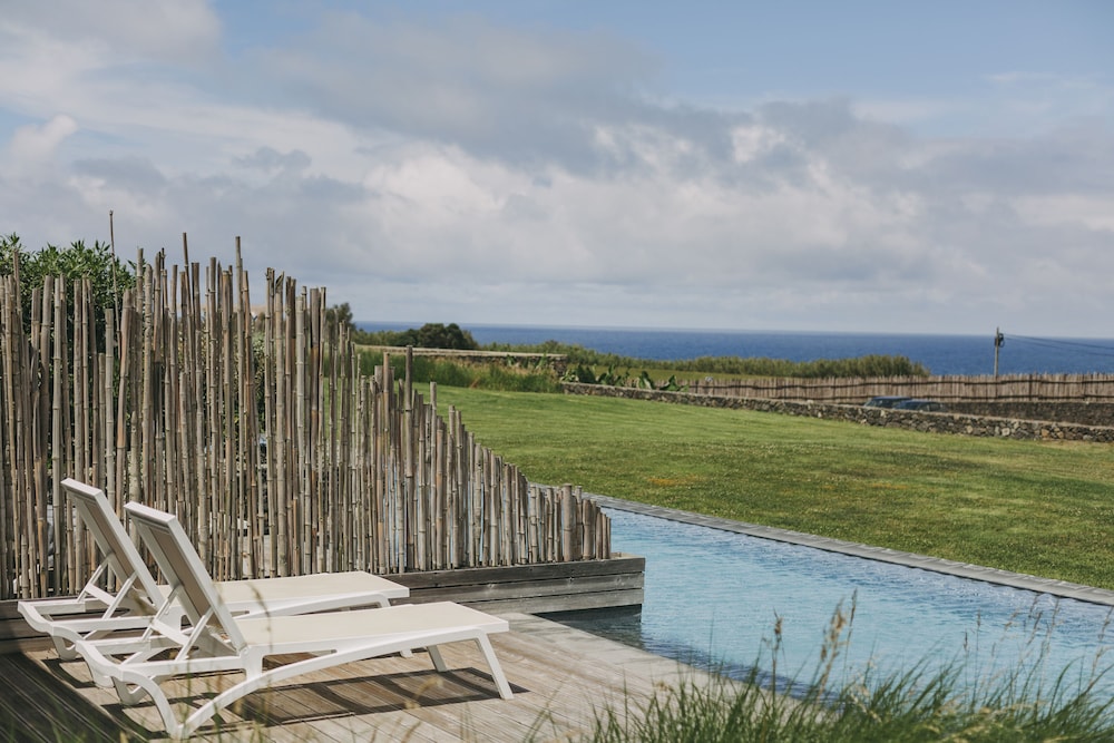 Deluxe Studio, Pool Access, Partial Sea View photo 2