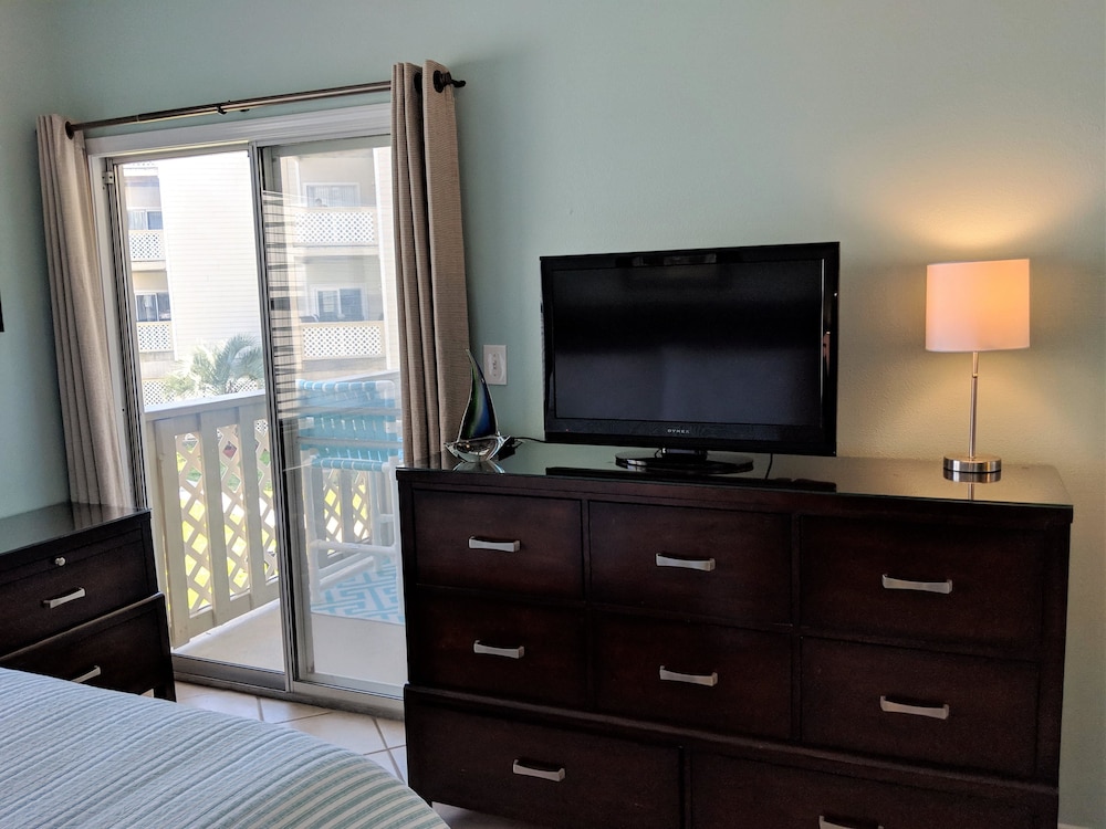 Condo, 2 Bedrooms photo 2