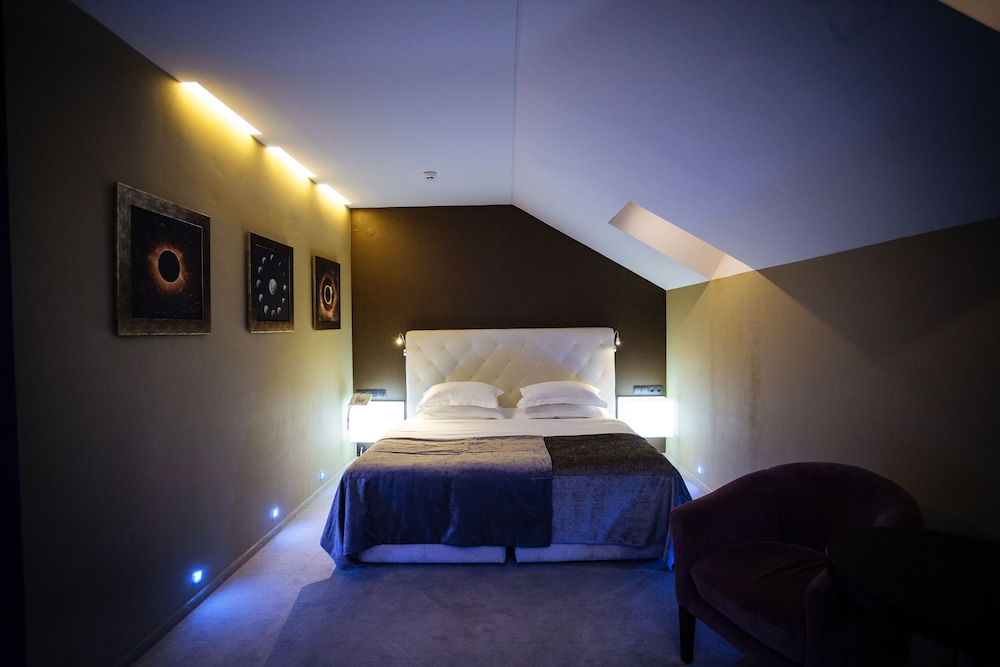 Standard Double or Twin Room photo 3