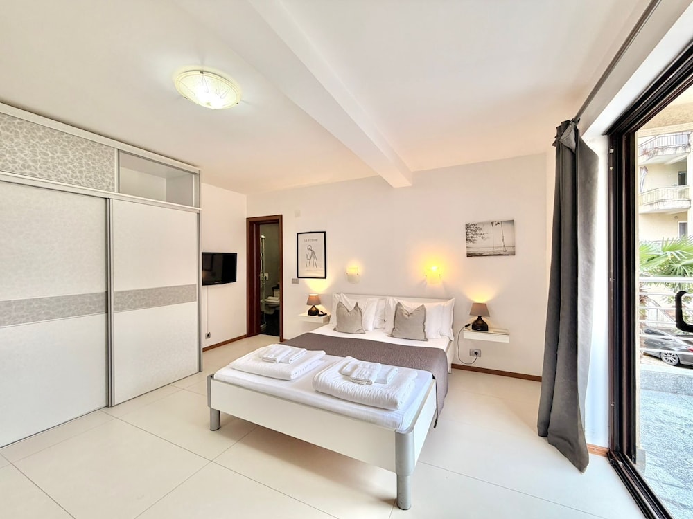 Deluxe Studio, Balcony