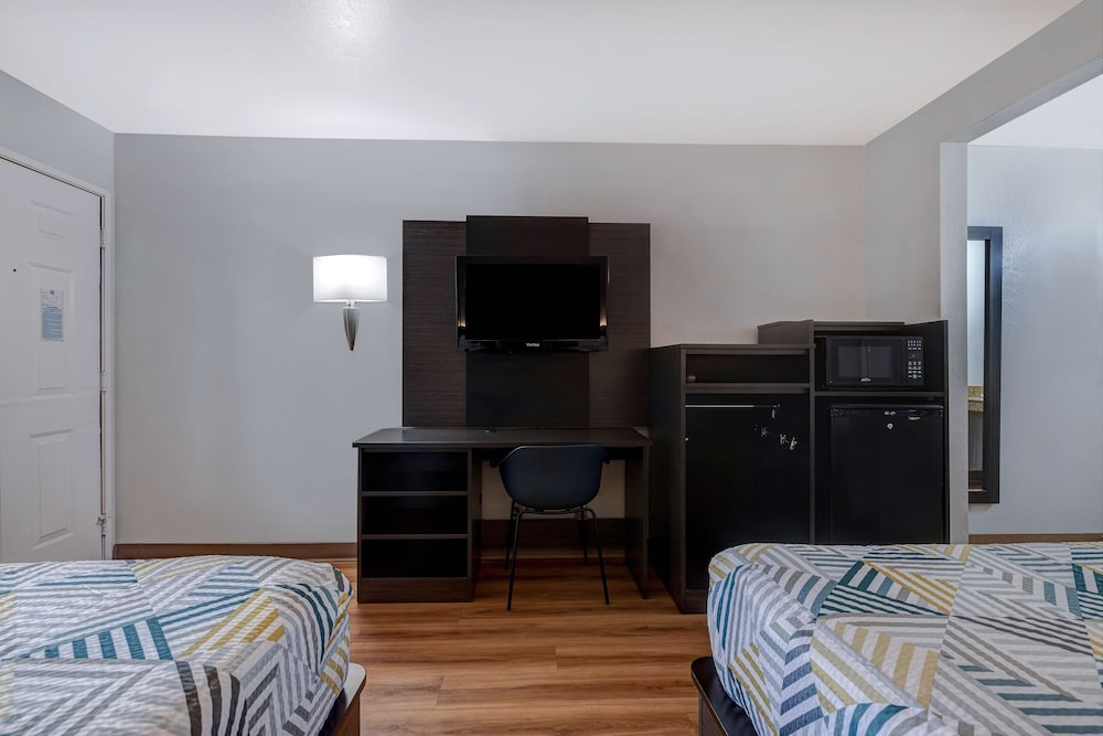 Standard Room, 2 Double Beds, Accessible, Non Smoking photo 2