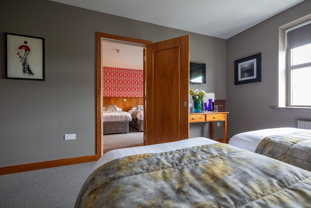 Triple Room (Double + Single Beds) photo 1