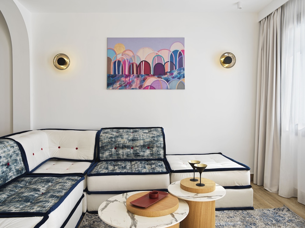 Lagoon Suite with Sea View and Sharing Pool - Photo 1