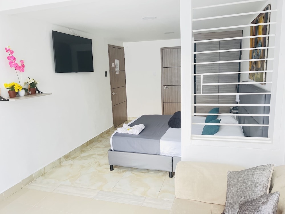 Deluxe Studio Suite
