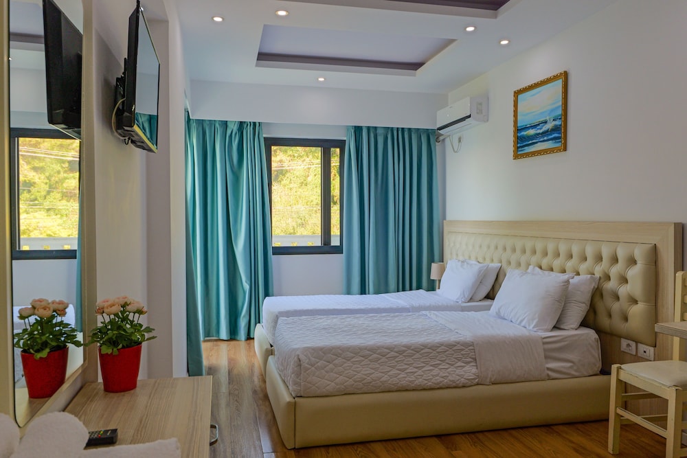 Double or Twin Room with Balcony photo 2