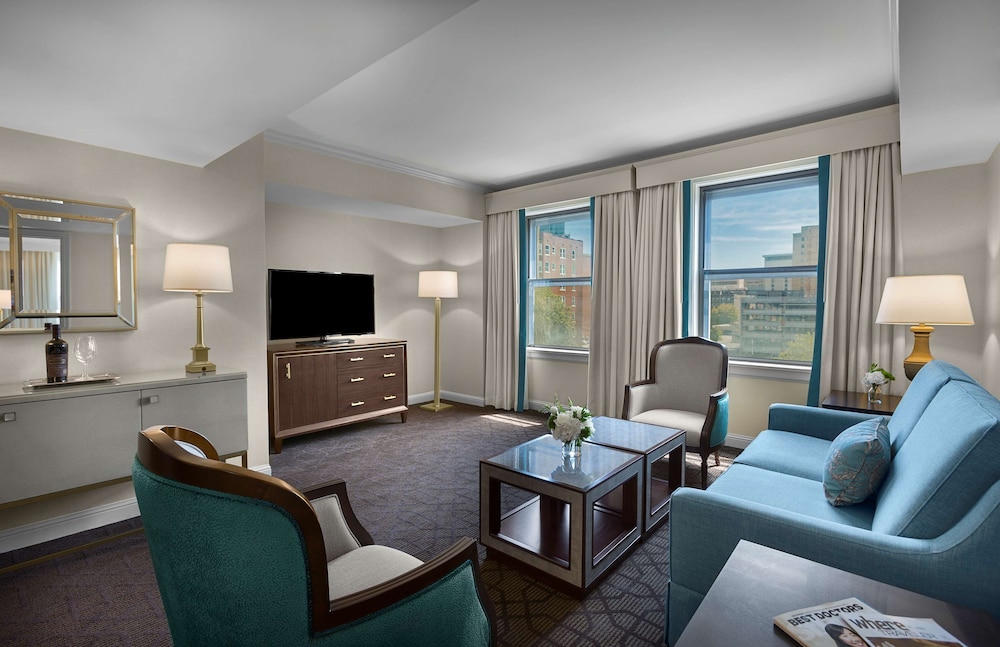 Suite, 1 King Bed (One Bedroom Chase Specialty) - Photo 7