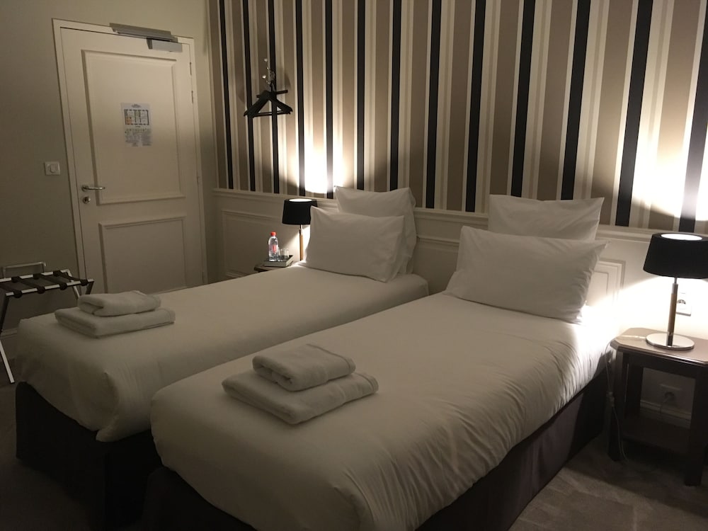 Comfort Room, 1 Queen Bed, Non Smoking photo 3
