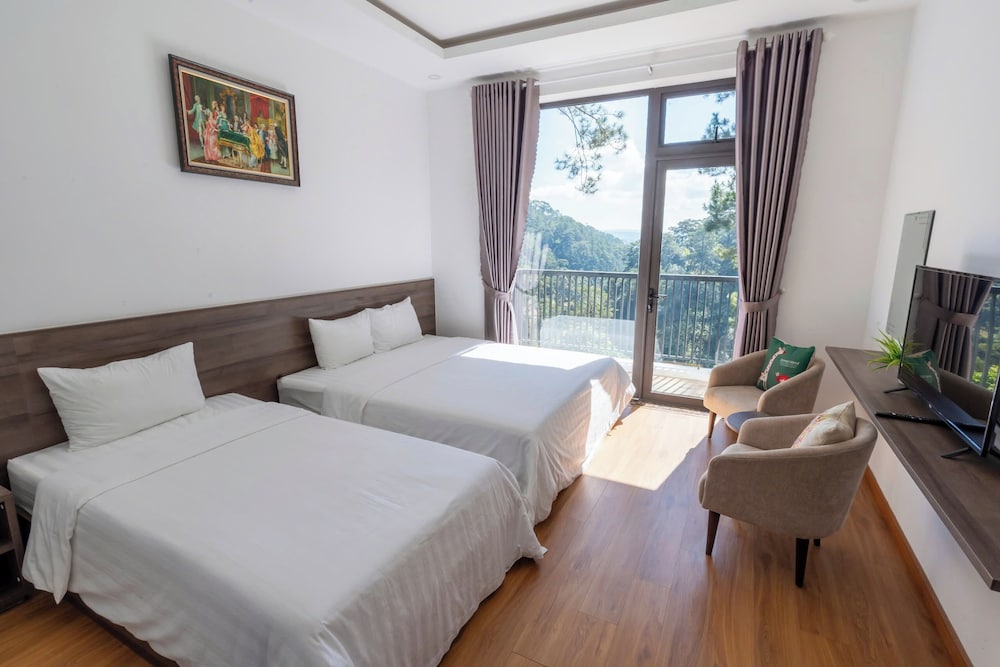 Deluxe Triple Room, Balcony, Mountain View