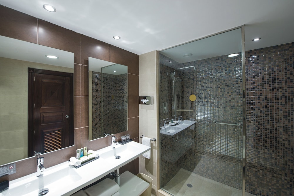 Junior Suite, Connecting Rooms, Partial Ocean View (l)