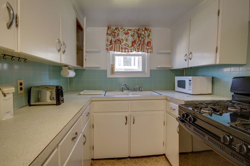 Apartment, 3 Bedrooms - Photo 3