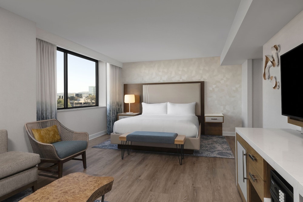 Junior Suite, 1 King Bed, Balcony - Photo 6