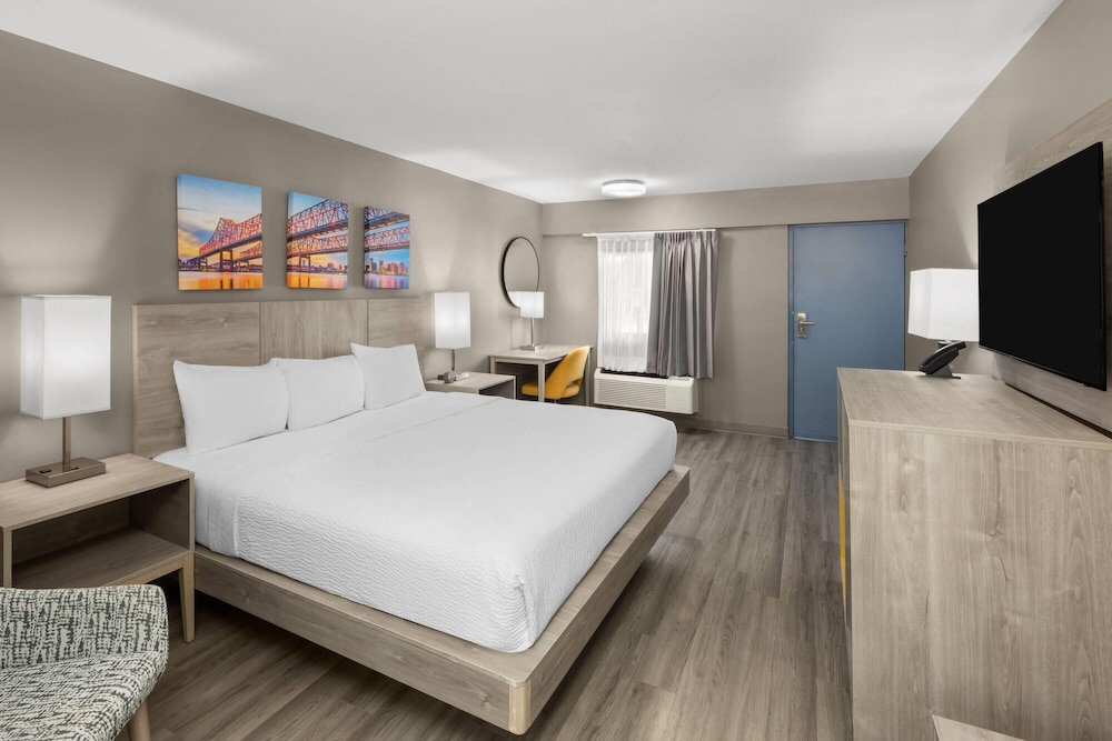Room, 1 King Bed, Non Smoking - Photo 4