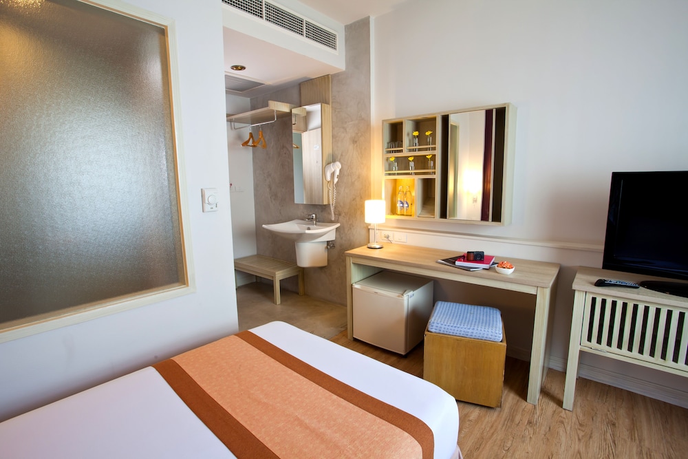 Superior Double Or Twin Room, 1 Bedroom, Poolside photo 2