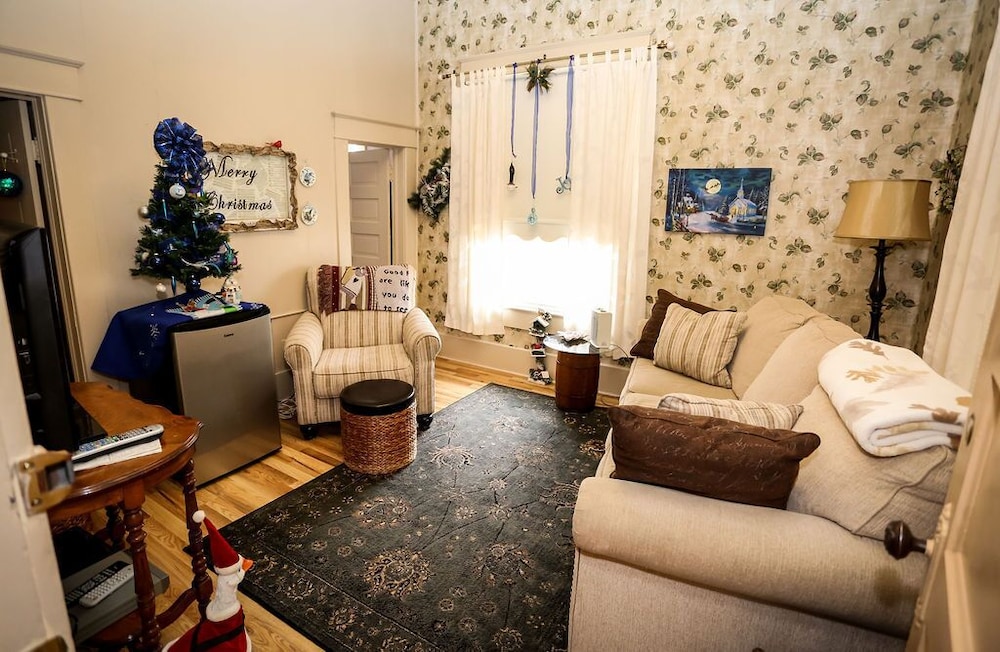 Lavendar n Lace Suite photo 3