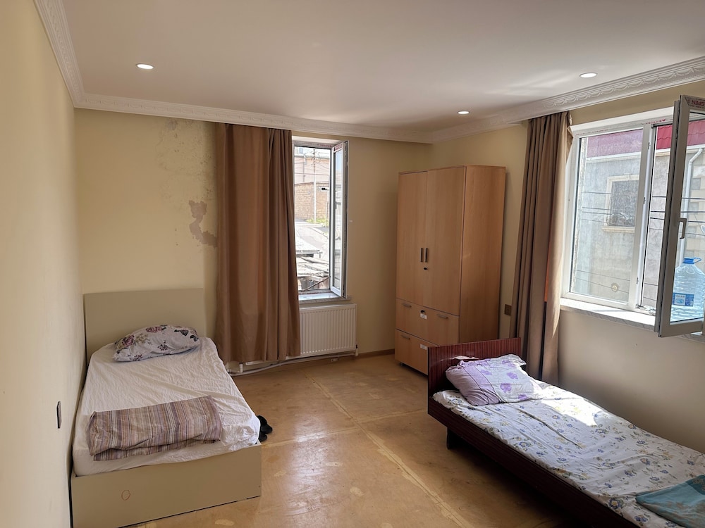Basic Double or Twin Room - Photo 35
