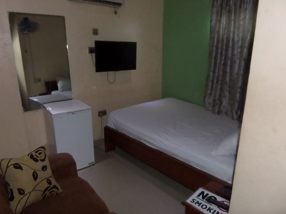 Comfort Single Room, 1 Double Bed, Accessible, Courtyard View photo 2