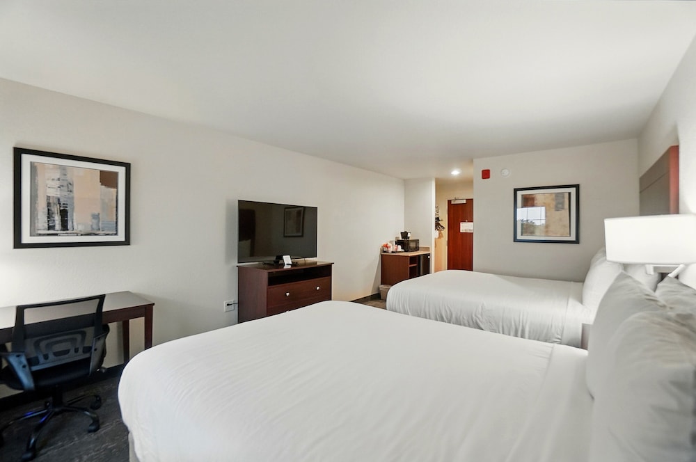 Room, 2 Queen Beds, Non Smoking (with Audible/Visual Alert) photo 2