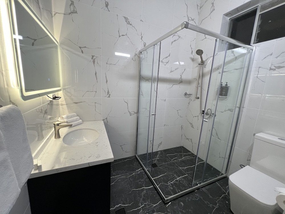 Deluxe Suite - Photo 6