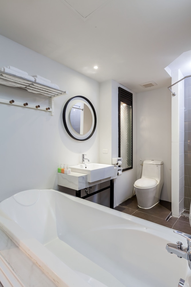 Deluxe Room, Pool Access - Photo 15