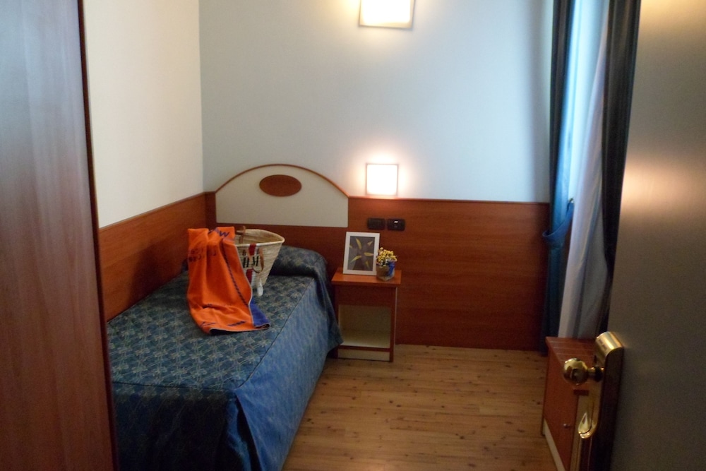 Single Room photo 1