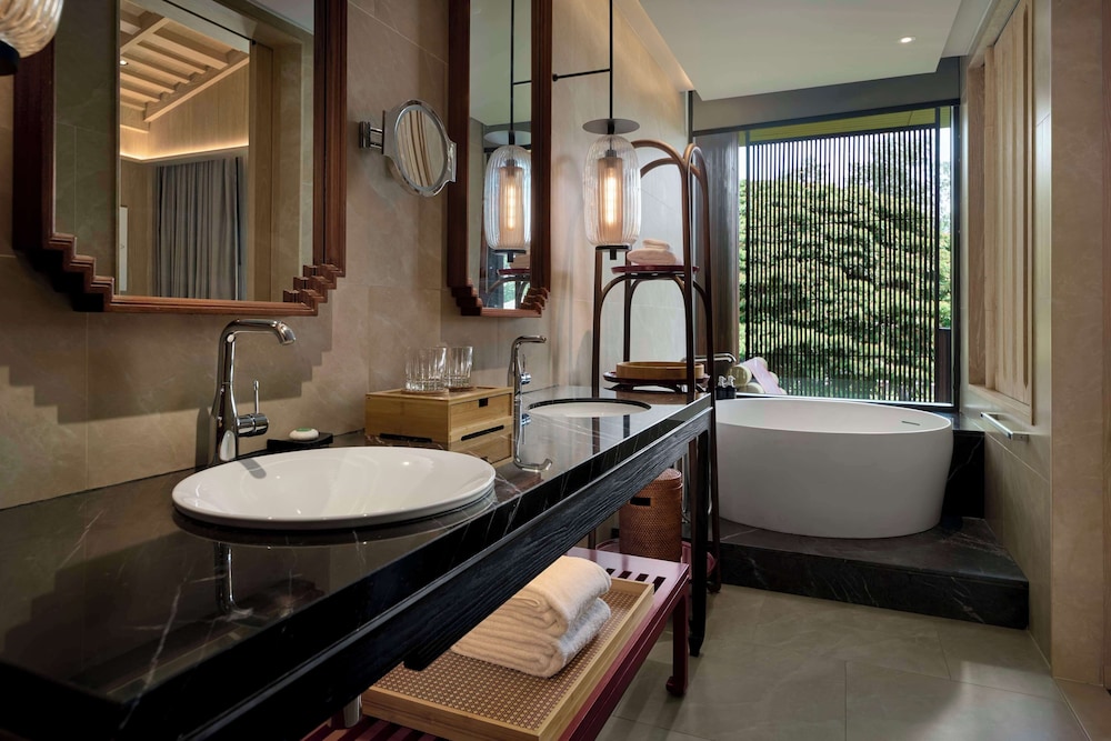 Room, 1 King Bed (with Roof Garden) - Photo 2
