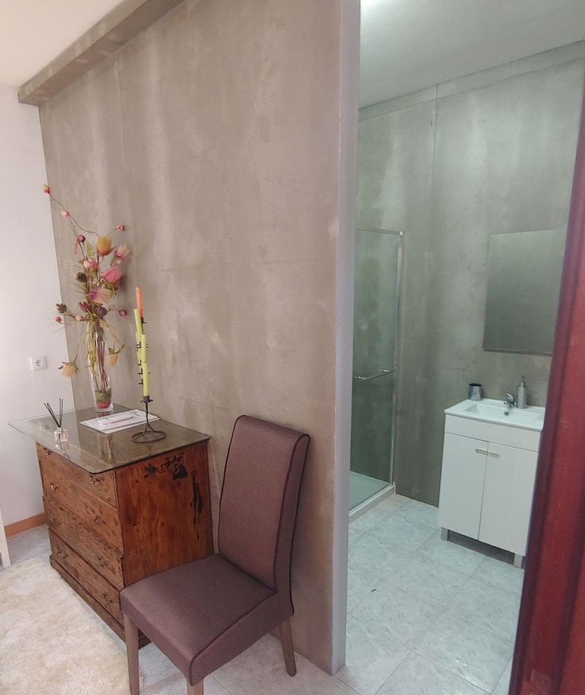 Executive Apartment, 1 King Bed, Pool View, Slope Side photo 2