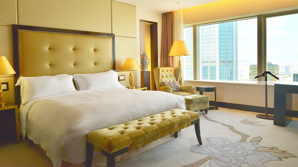 Classic Room, 1 King Bed (High Floor) - Photo 8