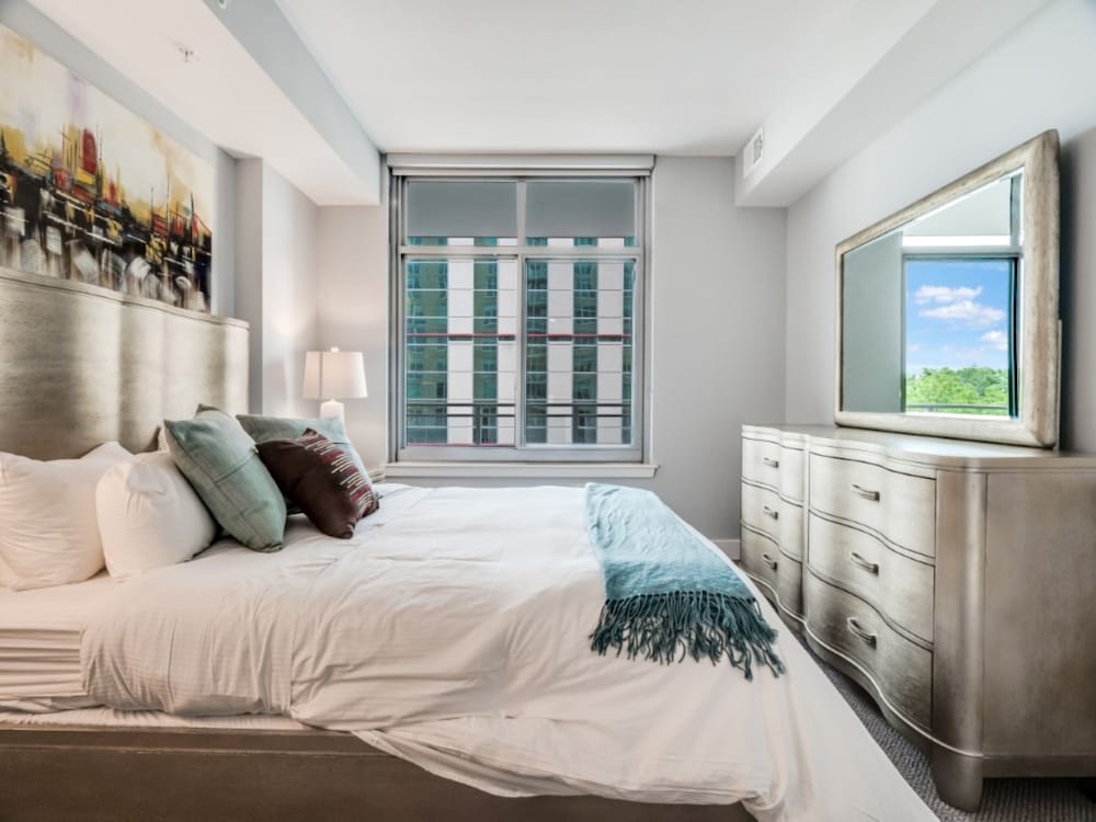 Luxury Apartment, 1 Bedroom, Den photo 1